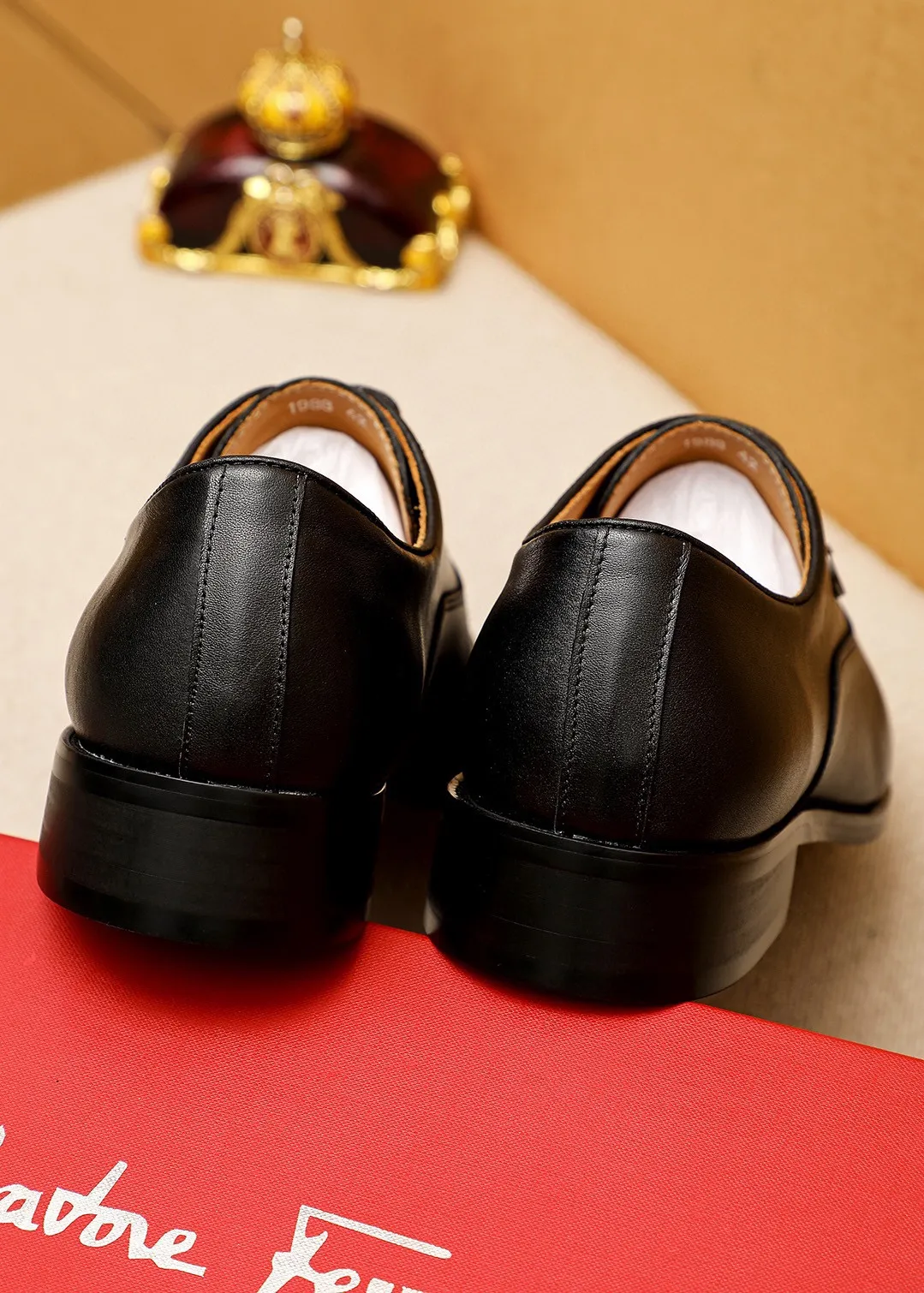 Men's shoes 💰480 💐 Product trademark: Ferragamo "Ferragamo" business leather shoes Regular size: 38-44 (45.46🉑️customized) Product materials: Selected imported calfskin upper, imported water-dyed cowhide leather lining. Strong three-dimensional visual effect, rubber outsole Color: 2⃣️colors available